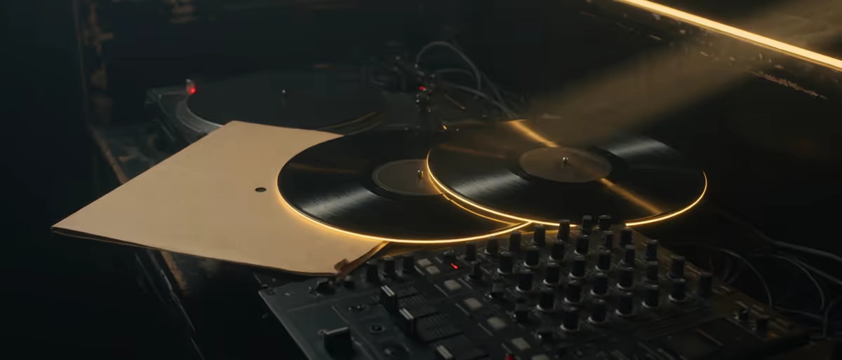 Traxsource Human-Made vs AI-Assisted Etiketleri: 2026 DJ Mağaza Kuralları